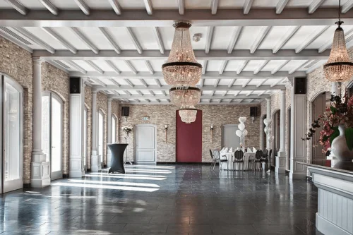 Het Koetshuys. De beste zaal om te huren voor uw condoleance, receptie, verjaardag of evenement. Omgeving het Gooi