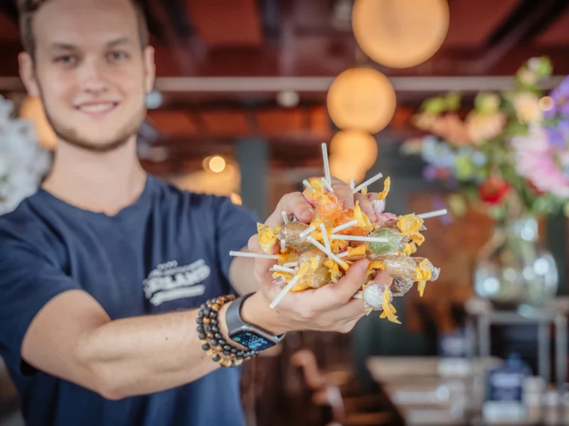 Waar kan je goed eten in het Gooi. Grandcafe Boutqiue Hotel Eemland is de beste horecazaak met een heerlijk terras